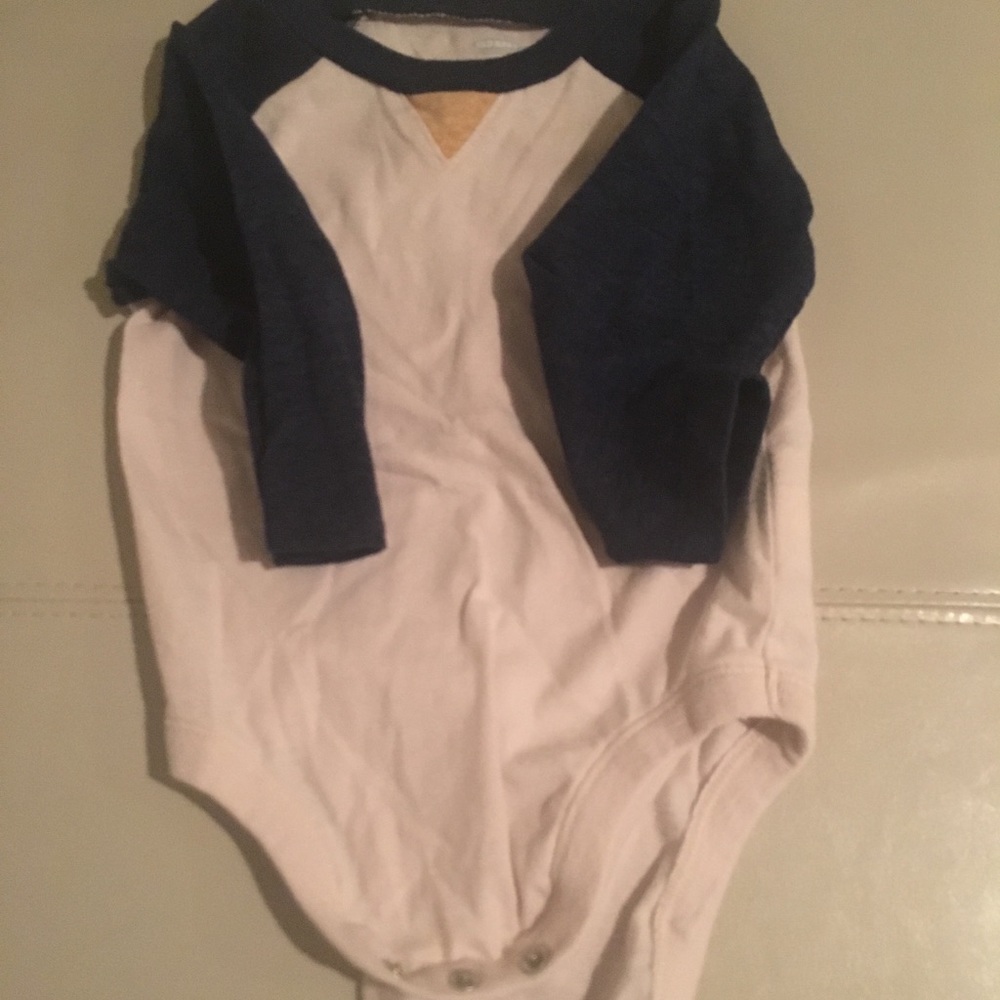 ⚾️Baseball Onesie 12 months Old Navy⚾️